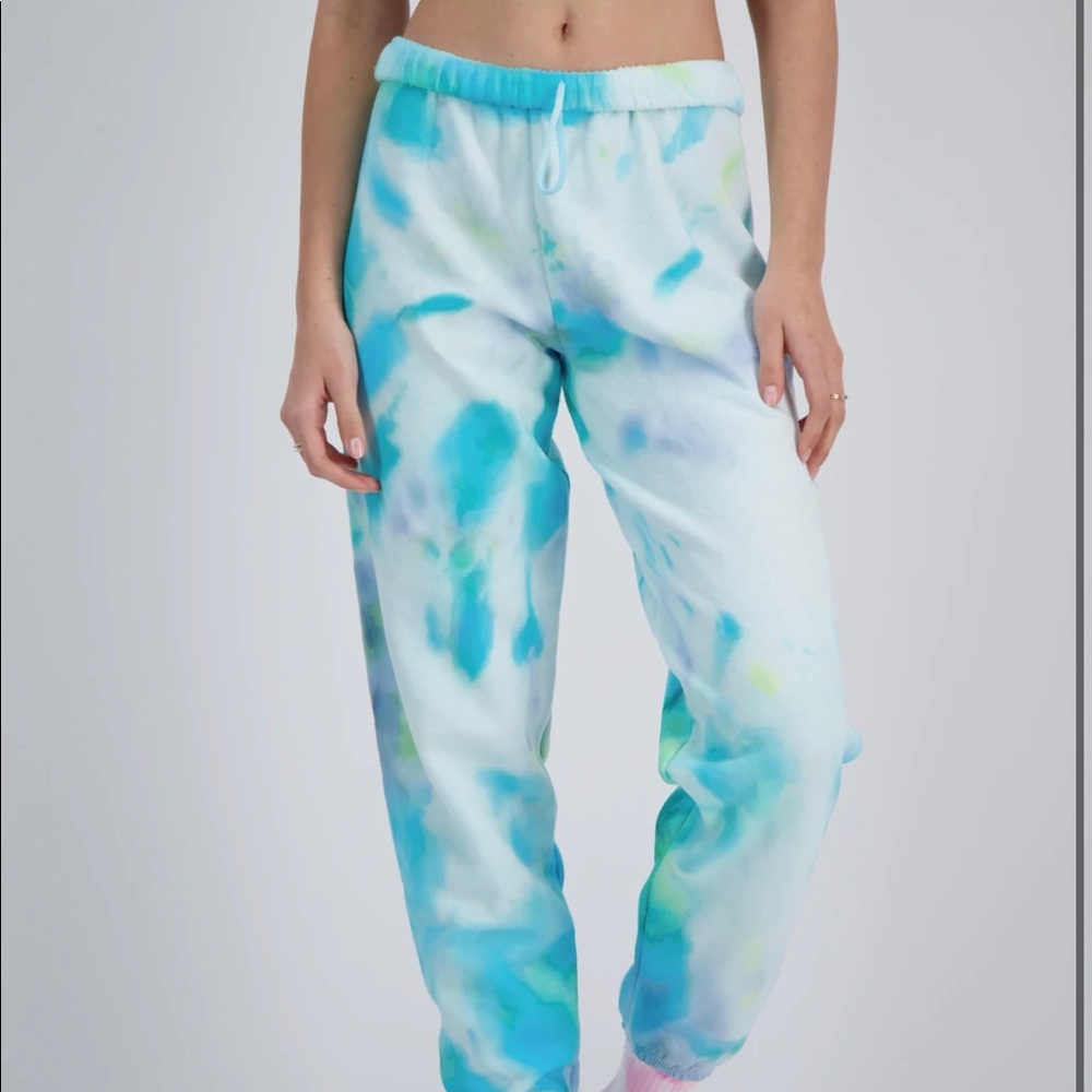 Tie dye sweatpants in pink!